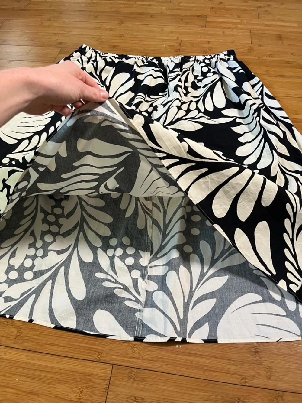 H&M Black and Cream Botanical Print Flared Midi Skirt 100% Cotton - Picture 8 of 8
